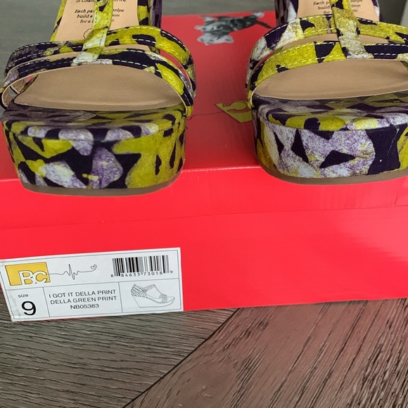 BC, I Got It Della Print, Della Green Print. Size 9. - Picture 2 of 10